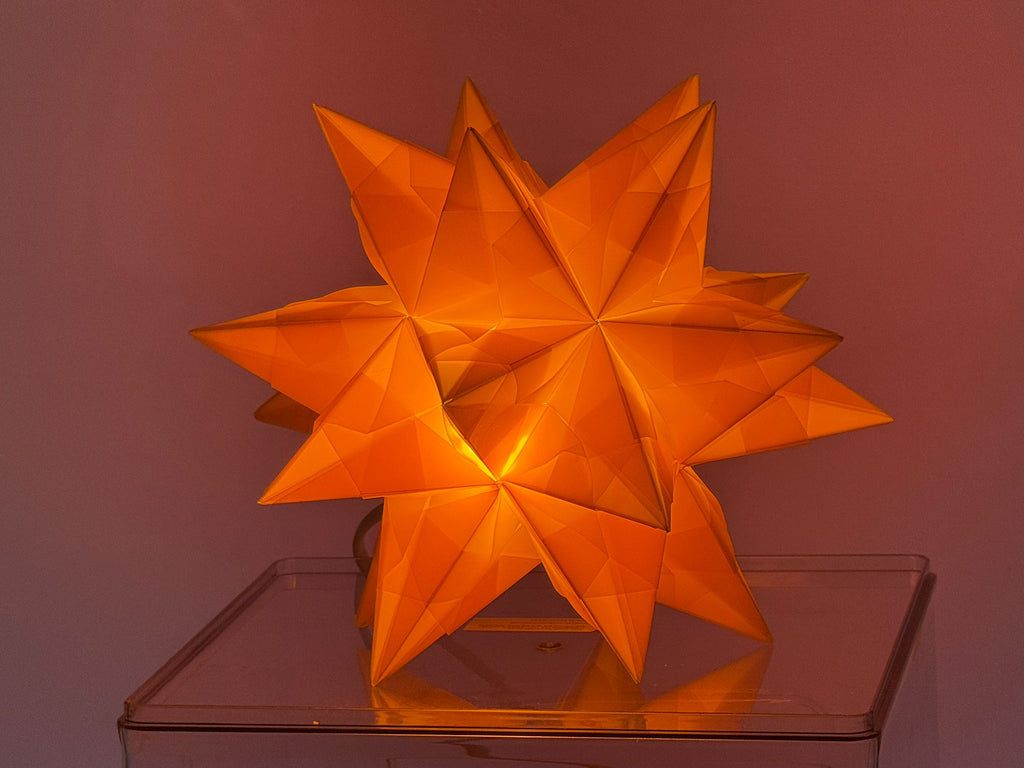 Handgefertigter Bascetta Stern gelb, 10cm Durchmesser, Micro LED batteriebetrieben