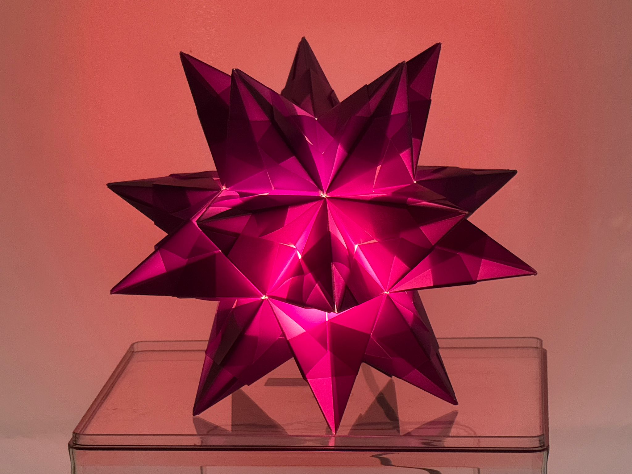 Bascetta Stern lila, handgefaltet, aus Papier, festliche Dekoration, Weihnachtsdeko, Handarbeit, MeinSternenzauber. Hochzeitstisch, elegant, Handgefaltete Bascetta Sterne in verschiedenen Farben, dekorativ,